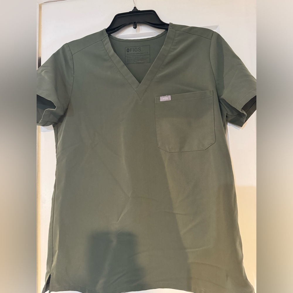 Catarina One-pocket Scrub Top
